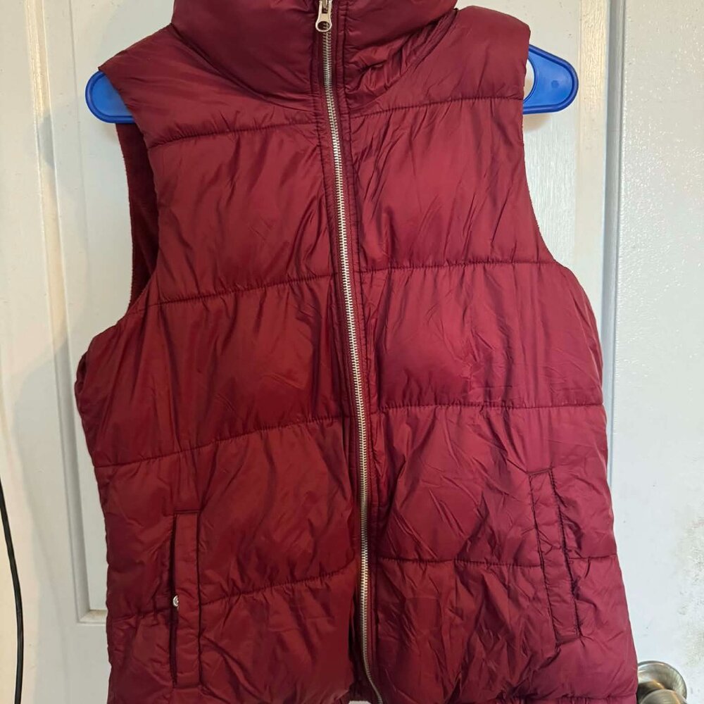Old Navy Puffer Vest Women's M
